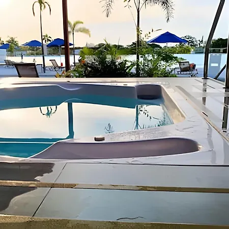 Tu Oasis En Baia Kristal – Relajo, Vista Y Confort Сasa de vacaciones Cartagena